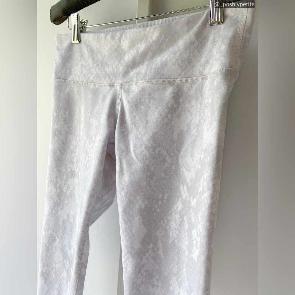 Alo Xs White Grey Python Snake Print Capri Leggin… - image 3